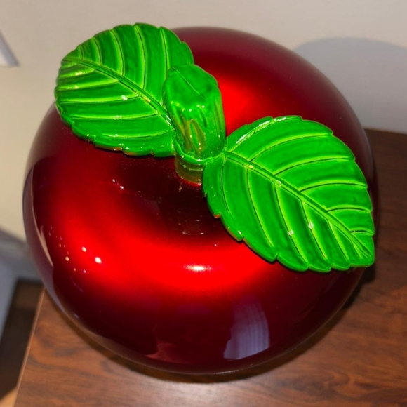 Apple-Shaped Candy Box - Picture 4 of 6
